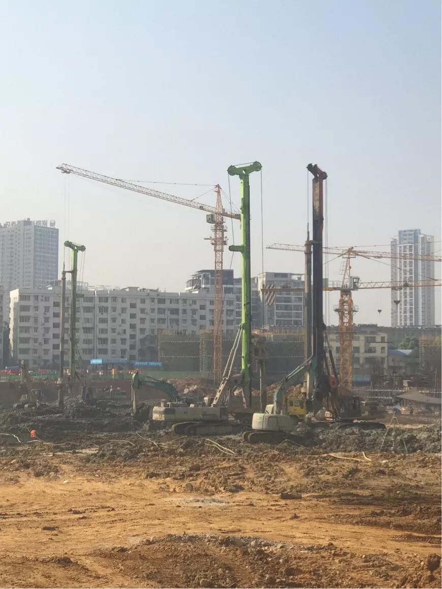钻孔灌注桩用旋挖机施工单价一般多少？(图2)