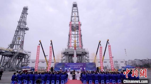 全国产化12000米深智钻机成功交付 迈向超深层勘探新篇章(图1)