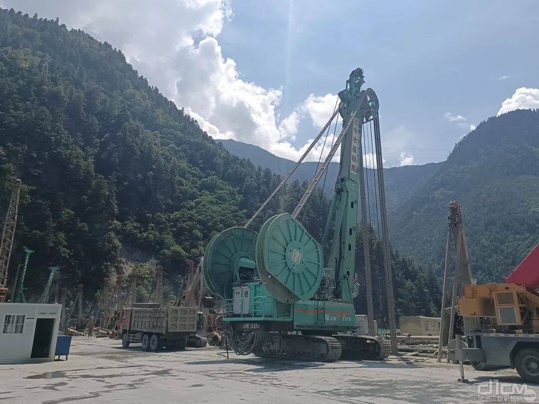 金泰SX双轮铣143m超深作业 创民族桩工装备新巅峰(图2)