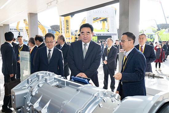 bauma CHINA 2024：潍柴动力推出了中国首款120-400吨级电传动矿卡动力(图3)