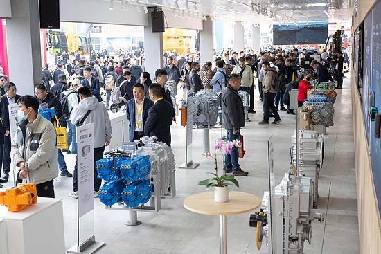 bauma CHINA 2024：潍柴动力推出了中国首款120-400吨级电传动矿卡动力(图4)