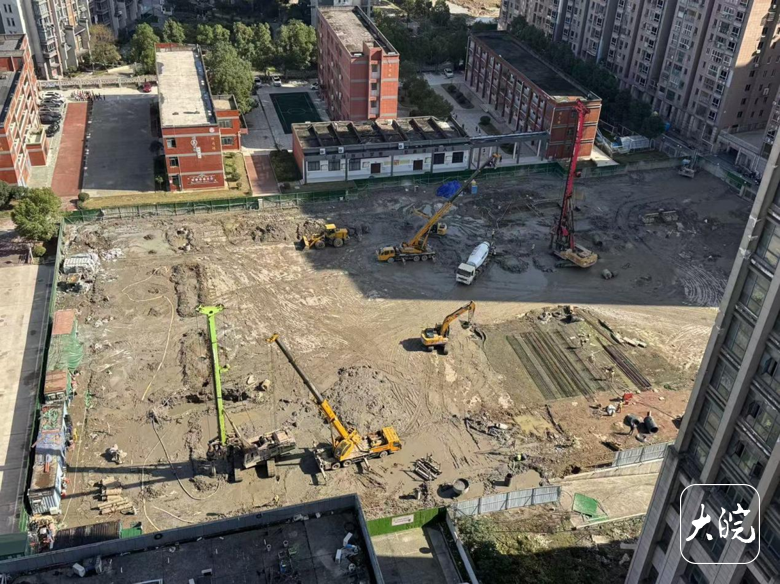 建设正在进行！池州城区两所学校明年将新增262个地下停车位(图1)