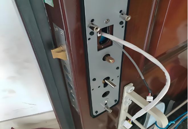 南京快速上门开锁电话南京上门修锁换锁配汽车钥匙 - 【附近】(图2)