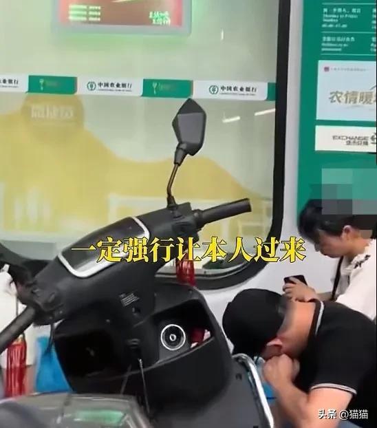 湖南株洲老人突发疾病死在银行警方介入银行回应评论区炸锅(图3)