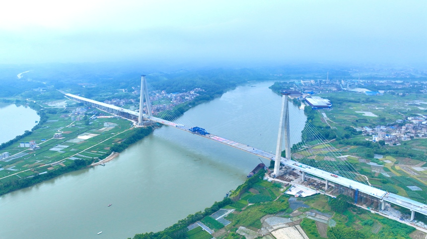 广西首座！横钦高速郁江特大桥实现“毫米级”精准合龙(图1)
