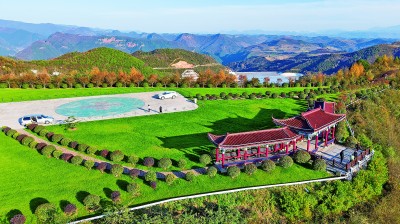 瞧废弃矿山变生态绿洲！(图1)