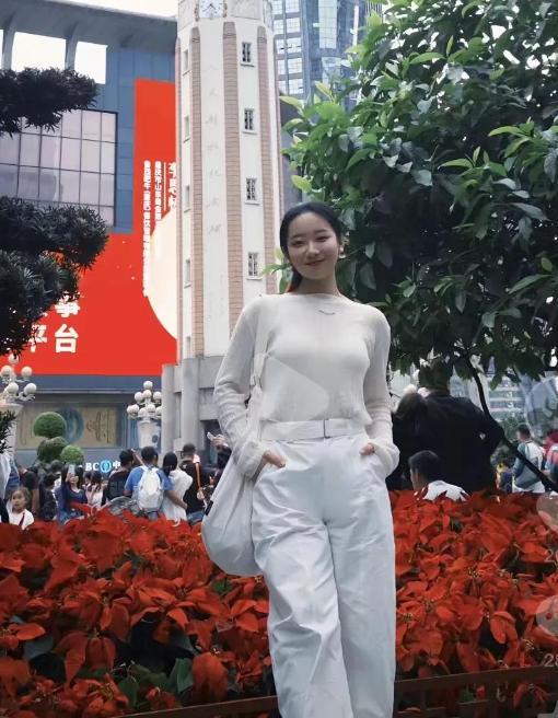 女子被蛇咬身亡照片曝光27岁肤白貌美家中独女遗体惨不忍睹(图6)