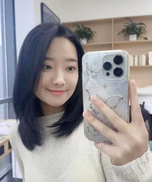 女子被蛇咬身亡照片曝光27岁肤白貌美家中独女遗体惨不忍睹(图3)