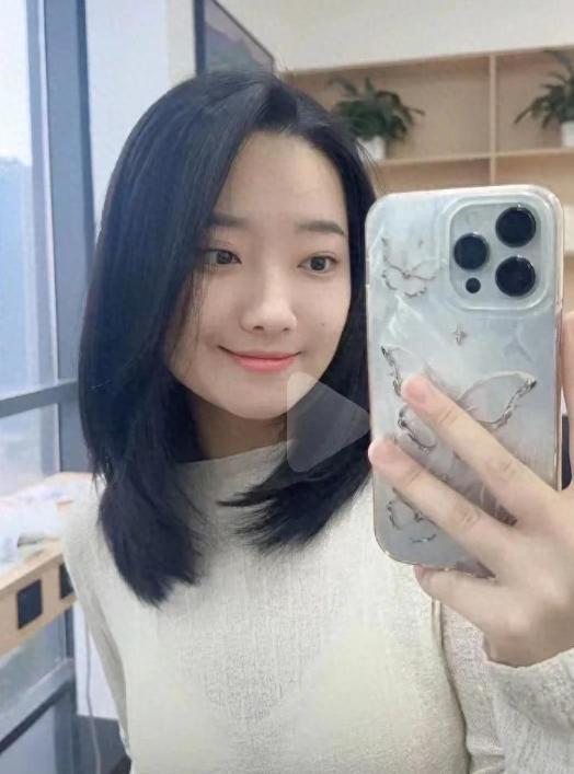 女子被蛇咬身亡照片曝光27岁肤白貌美家中独女遗体惨不忍睹(图1)