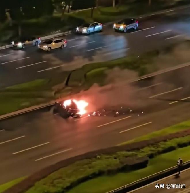 成都小米su7起火后续：司机遇难车门无法打开引热议小米回应(图9)