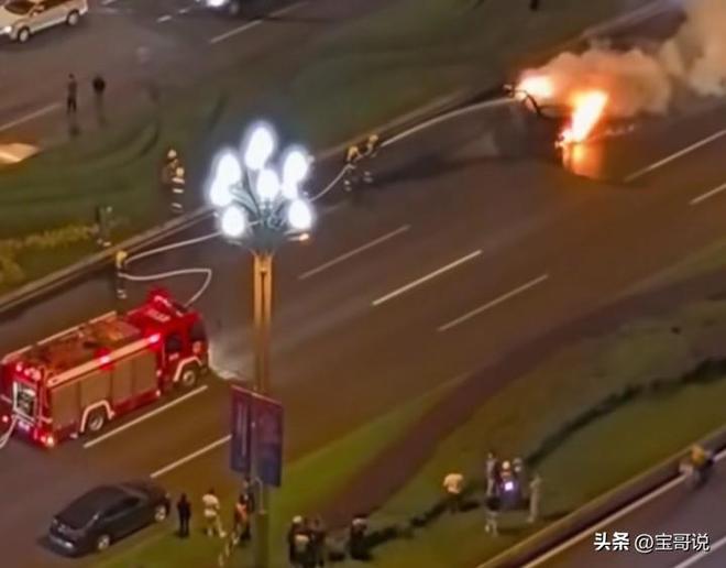 成都小米su7起火后续：司机遇难车门无法打开引热议小米回应(图5)