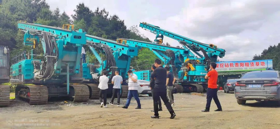 不到2年时间入手33台山河智能旋挖钻机这位老板什么来头？(图2)