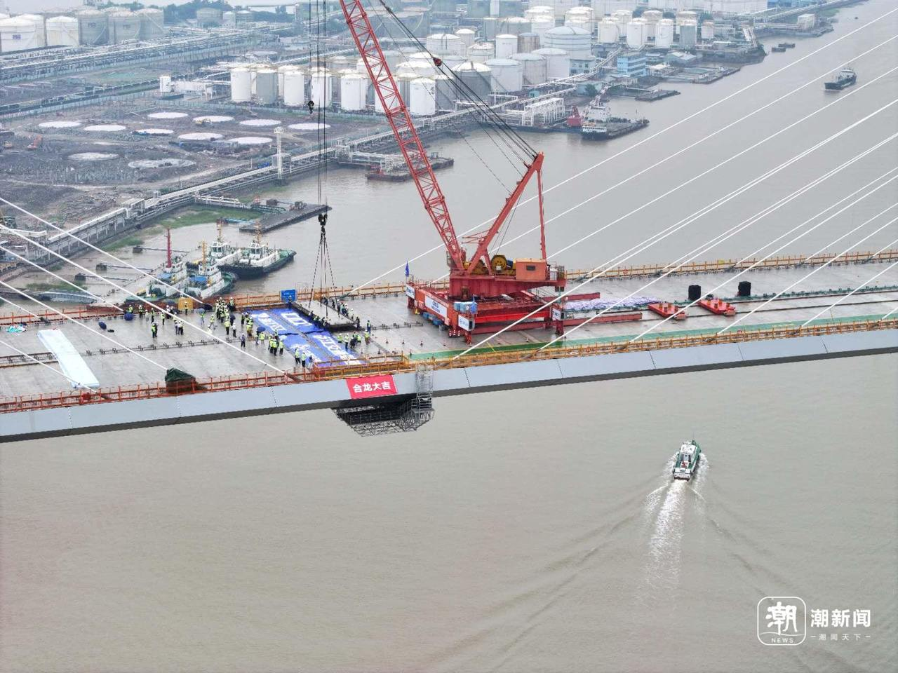 “巨龙”卧波跨甬江世界最大跨径三塔不对称斜拉桥合龙(图1)