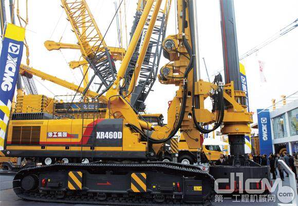 徐工XR460D型最大吨位自制专用底盘旋挖钻机(图1)